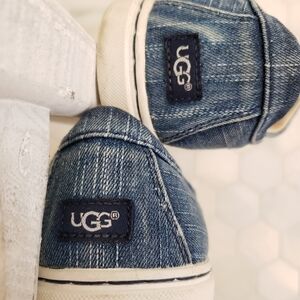Womens UGG Denim Shoes 9.5, no laces